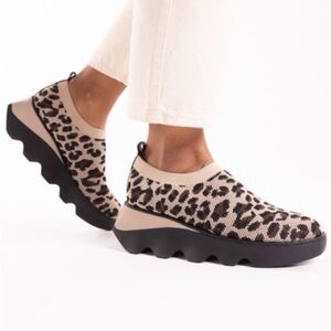L'Amour Des Pieds Havanna Wedge Sneaker in Tan/Black Cheetah Print Size 8.5
